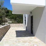 Maura-lefkada Нидри